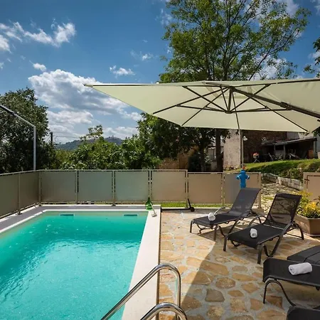 Villa Rustic Casa Mavretici With Pool In Motovun