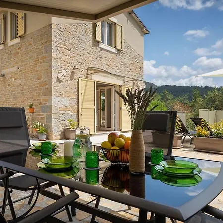 Villa Rustic Casa Mavretici With Pool In Motovun Livade