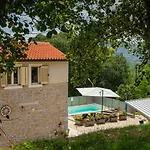Rustic Casa Mavretici With Pool In Motovun *
