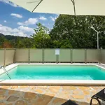 Villa Rustic Casa Mavretici With Pool In Motovun