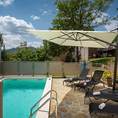 Villa Rustic Casa Mavretici With Pool In Motovun Livade