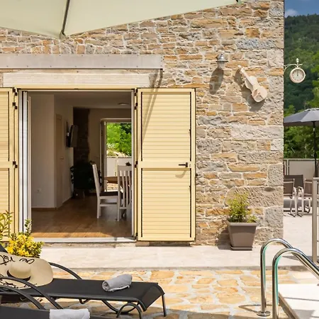 Villa Rustic Casa Mavretici With Pool In Motovun