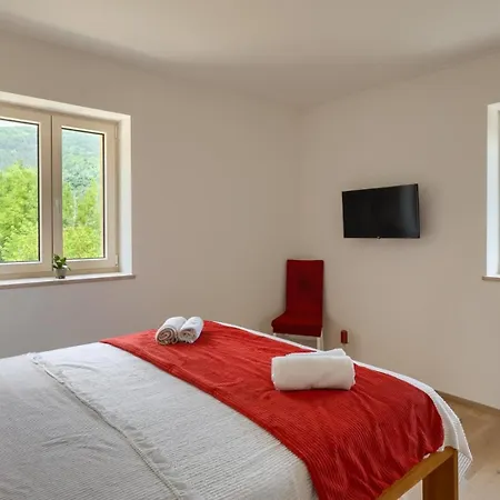 Villa Rustic Casa Mavretici With Pool In Motovun